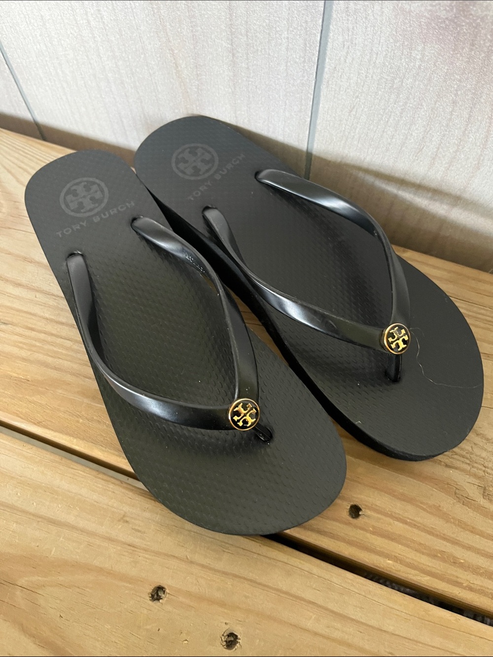 Tory Burch Black Flip Flop Sandals with Gold Logo - Picture 1 of 14